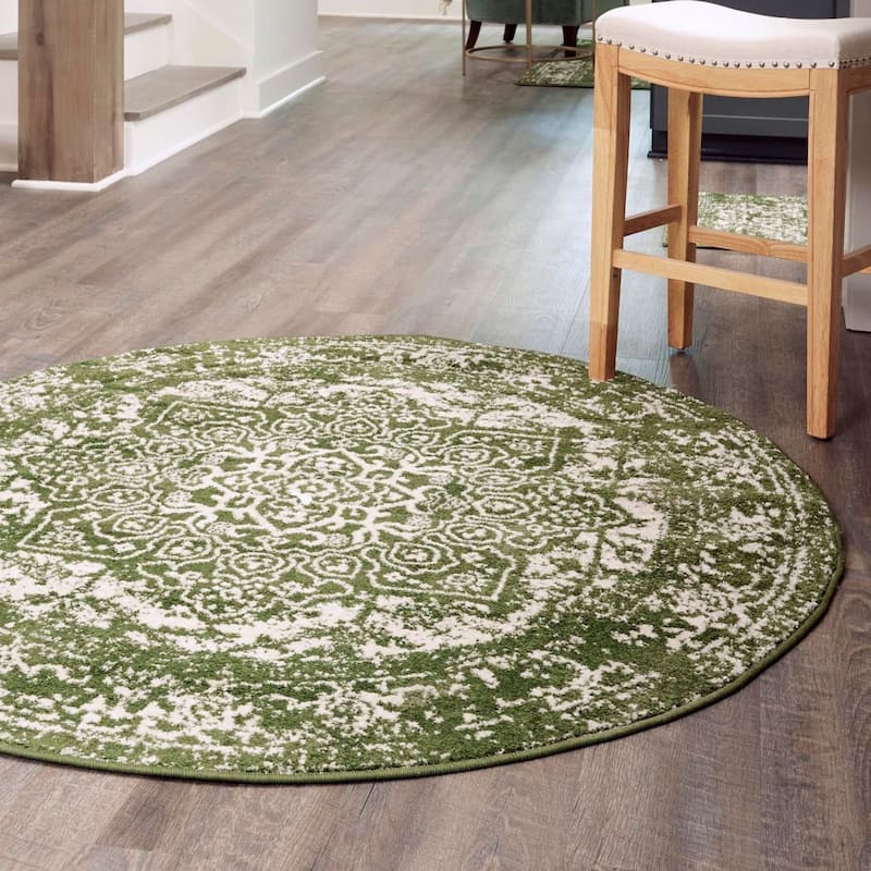 Traditional Brenda Collection Area Rug