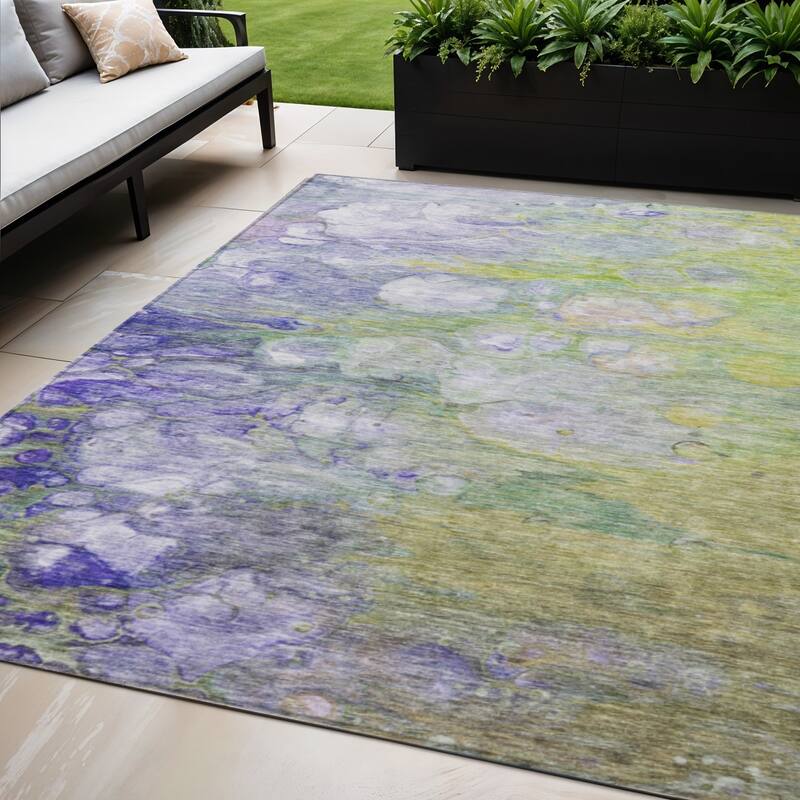 HomeRoots Abstract Transitional Rectangle Outdoor Rug - 5' X 8'