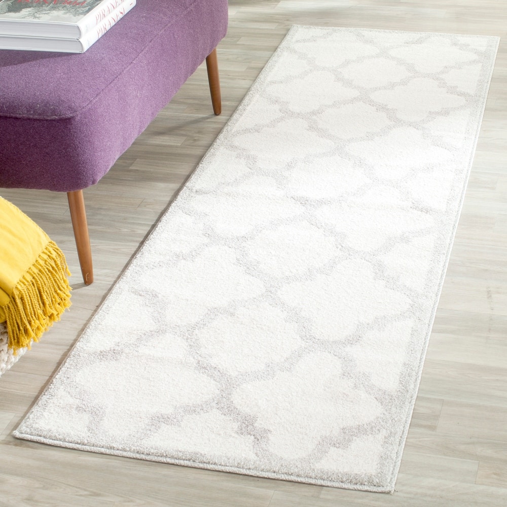 SAFAVIEH Amherst Elvana Modern Rug