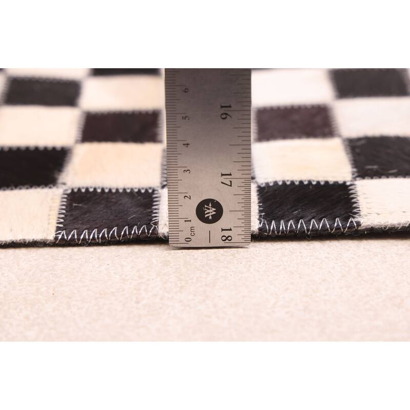 ECARPETGALLERY Handmade Cowhide Patchwork Black, Cream Leather Rug - 6'0 x 6'0