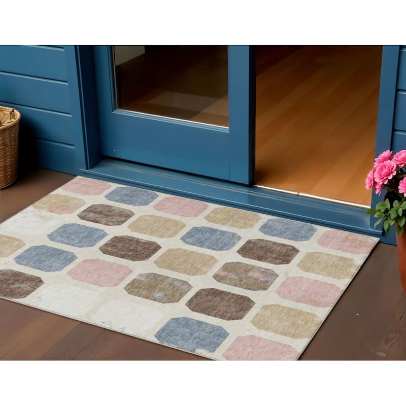 HomeRoots Geometric Transitional Rectangle Outdoor Rug - 3' x 5'