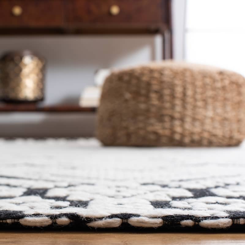 SAFAVIEH Handmade Marbella Hjalmdis Geometric Wool Rug