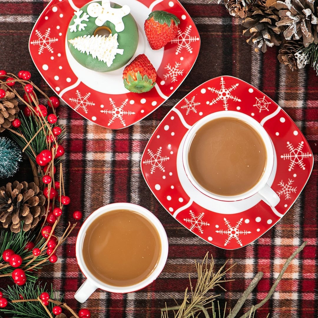 https://ak1.ostkcdn.com/images/products/is/images/direct/ae09500c2763404712132d2d1342b4508d273efc/VEWEET-Christmas-Series-Santa-Claus-Dinnerware-Set%2C-Service-for-6.jpg