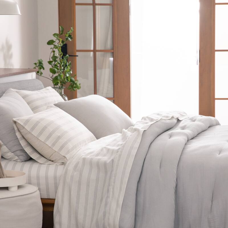 Wonderful Velvet 3 Piece Quilt Set