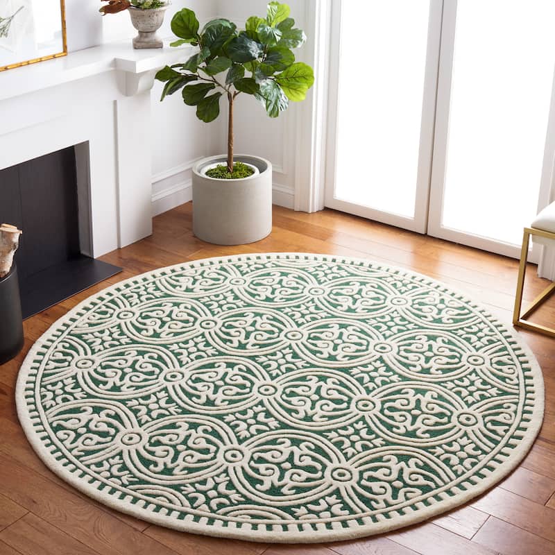 SAFAVIEH Handmade Cambridge Myrtis Moroccan Wool Rug - 6' x 6' Round - Dark Green/Ivory