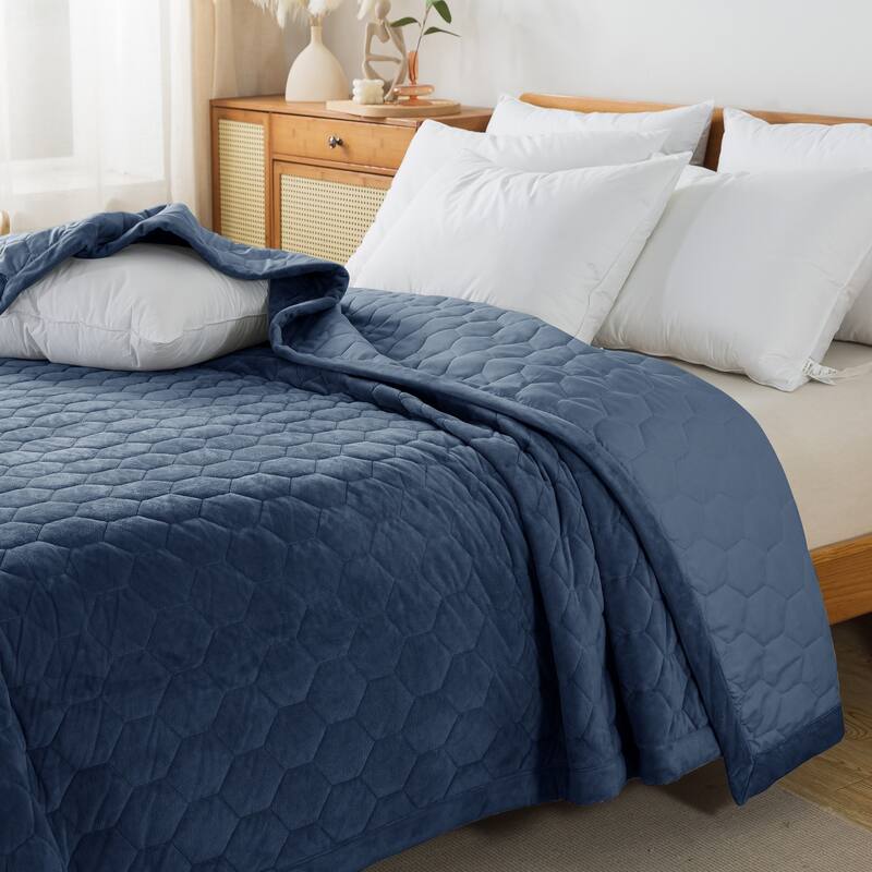 Reversible Mini Honeycomb Down Alternative Blanket Twin