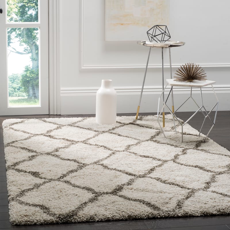 SAFAVIEH Hudson Shag Athena Trellis 2-inch Thick Rug - 6' x 9' - Ivory/Grey
