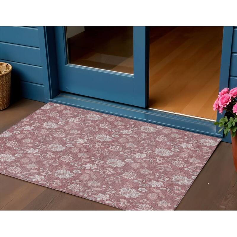 HomeRoots Floral Transitional Rectangle Outdoor Rug - 3' x 5'