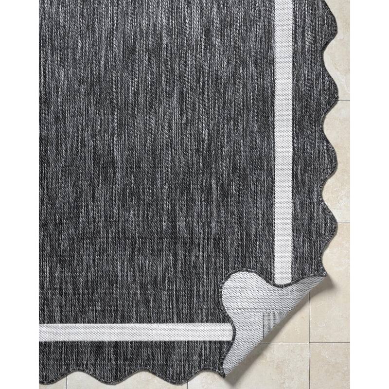 Livabliss Miami Beach Traditional Indoor / Outdoor Area Rug