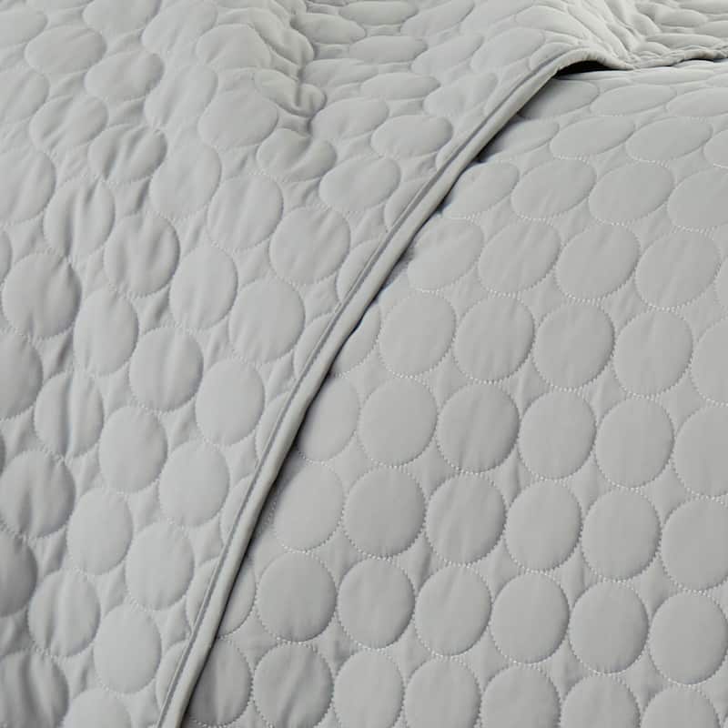Vilano Ultra-Soft Lightweight 3-piece Quilt and Sham Set