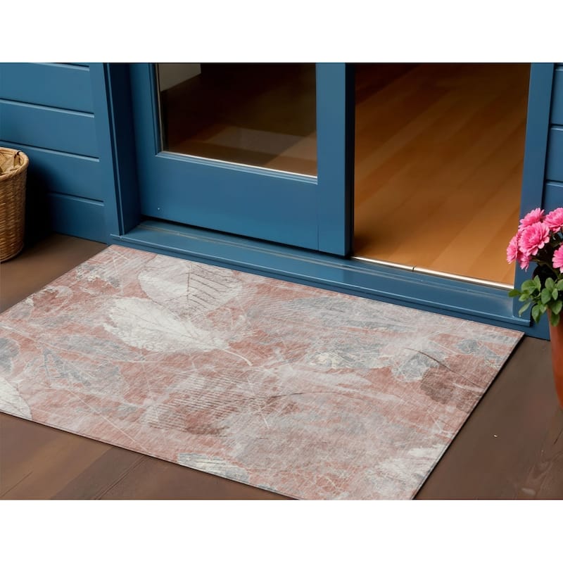 HomeRoots Floral Transitional Rectangle Outdoor Rug - 3' x 5'