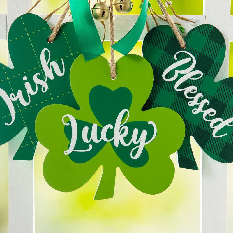 Glitzhome St. Patrick's Wooden Shamrock Doorknob Hanging Decor