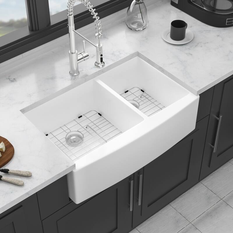 33'' Farmhouse Double Bowl Ceramic Kitchen Sink in White - 33'' x 21'' x 10''