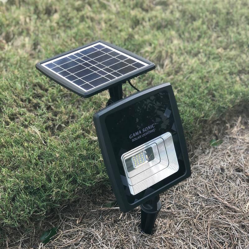 Black Aluminum Solar LED Flood Light for Landscape w/ Detachable Panel