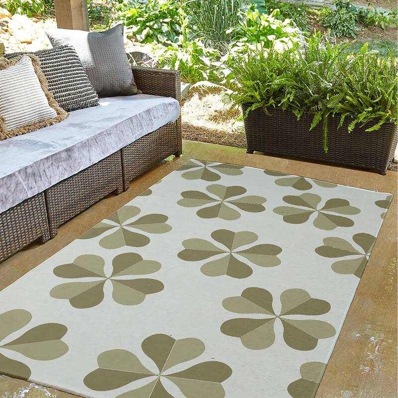 Lucky Patch St. Patrick's Day Chenille Indoor/Outdoor Rug
