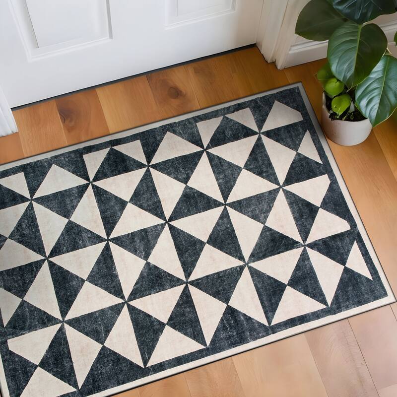 World Rug Gallery Geometric Diamond Washable Non Slip Area Rug - Cream - 2'x4'