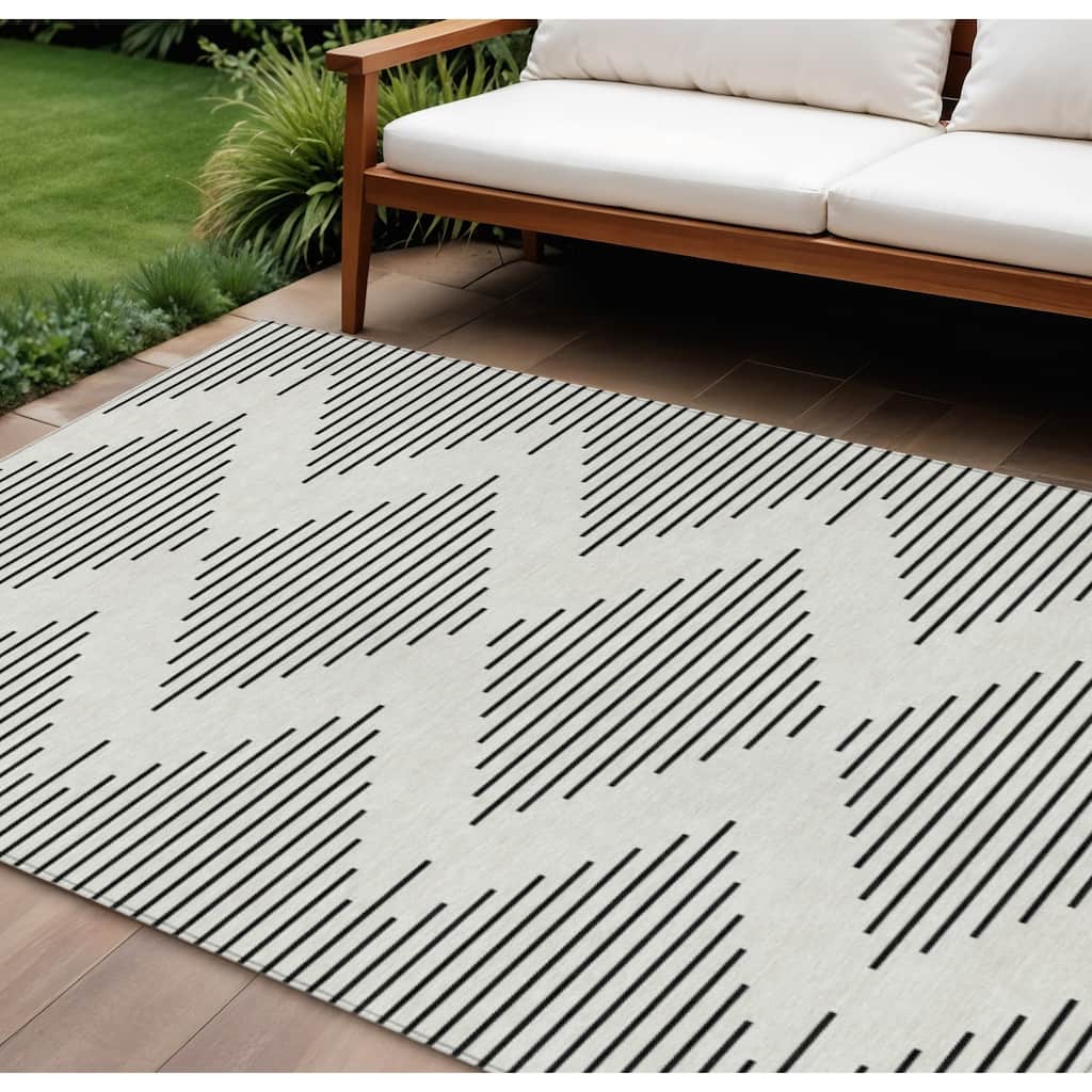 HomeRoots Geometric Transitional Rectangle Outdoor Rug