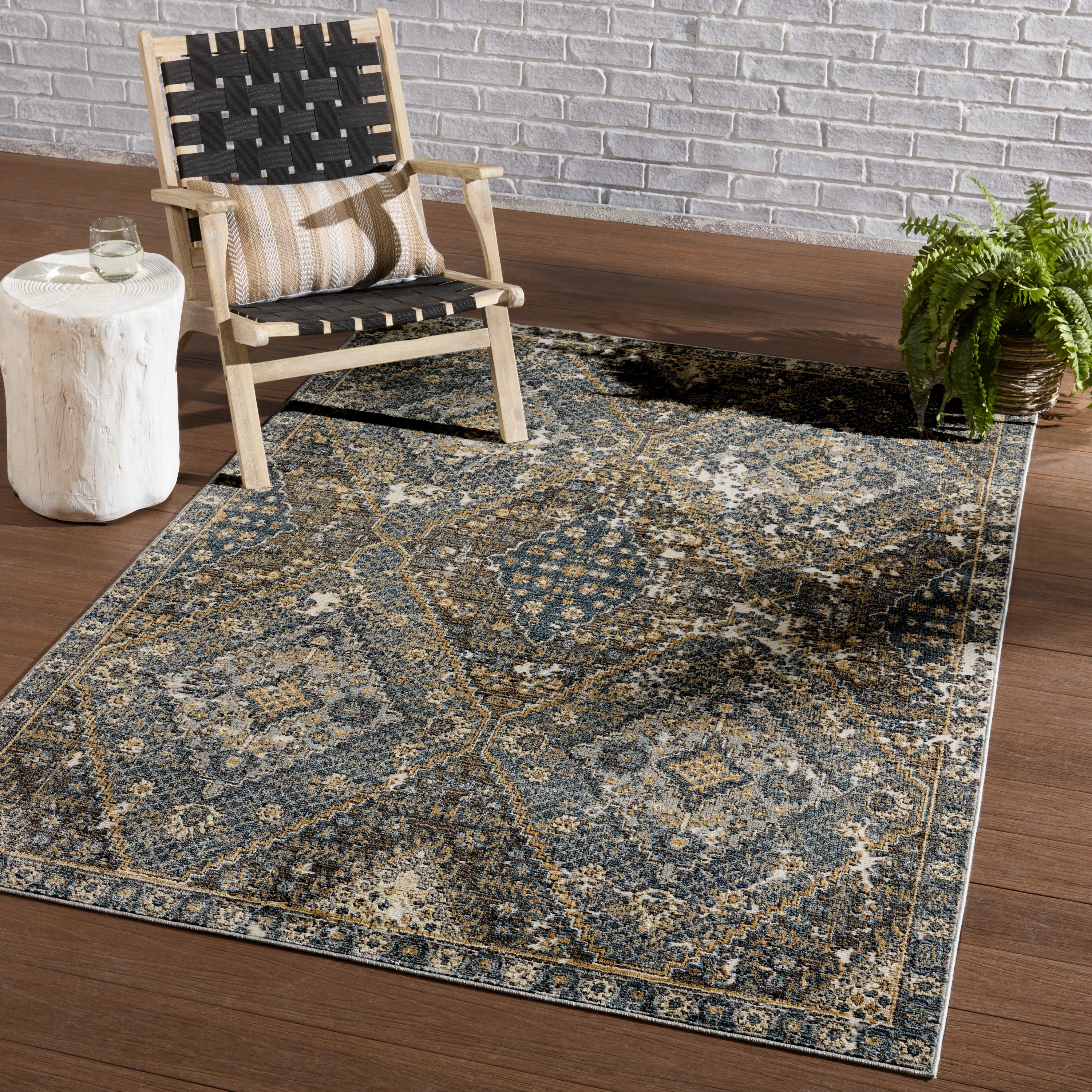 Julia Indoor/ Outdoor Medallion Blue/ Gold Area Rug