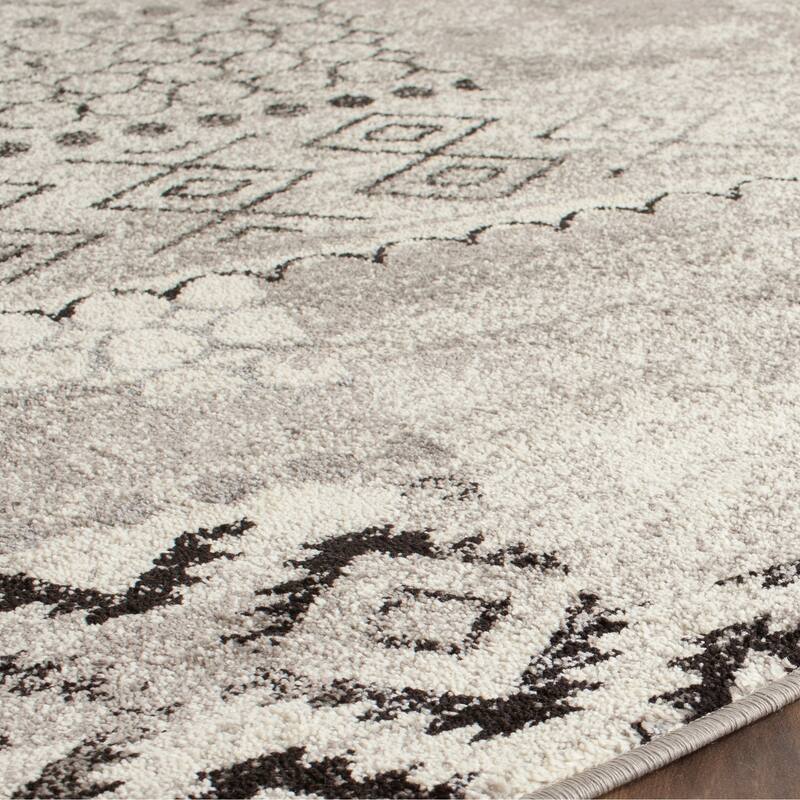 SAFAVIEH Evoke Bridgette Distressed Vintage Boho Rug