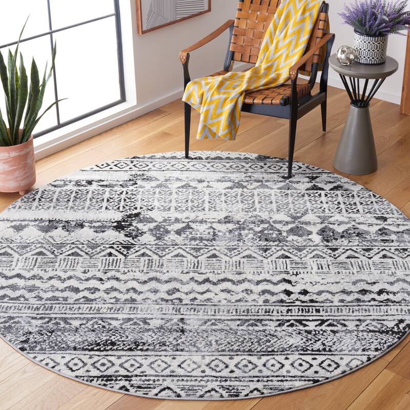 SAFAVIEH Brentwood Hwang Traditional Rug - 6'7" Round - Black/Ivory