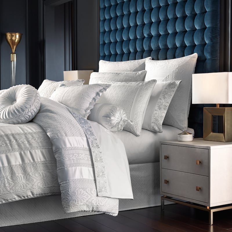 Five Queens Court Becco Comforter Set