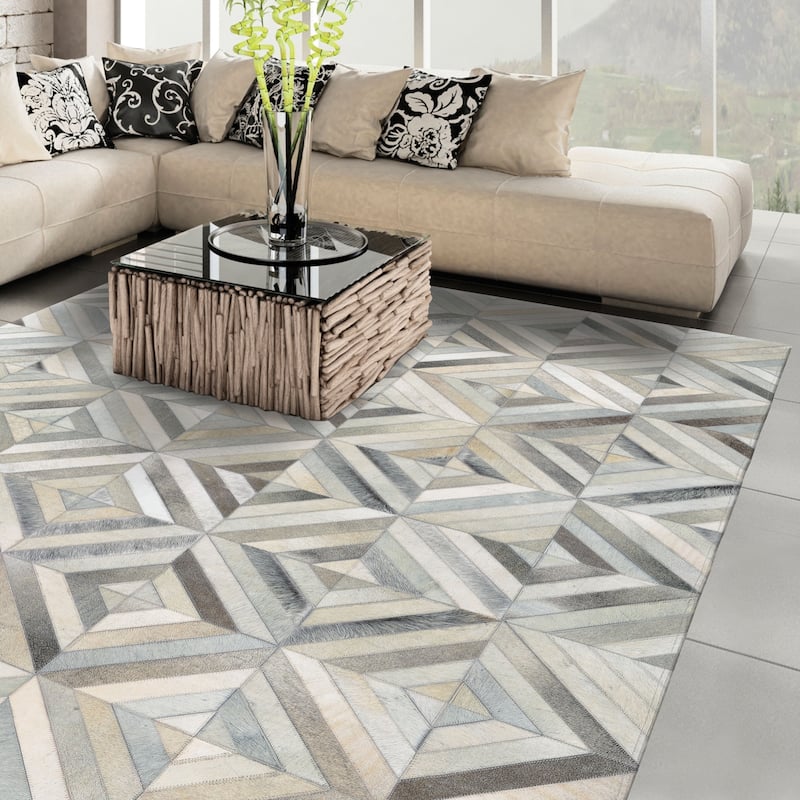 Handmade Vail Kaleidoscope Ivory Cowhide Leather Area Rug