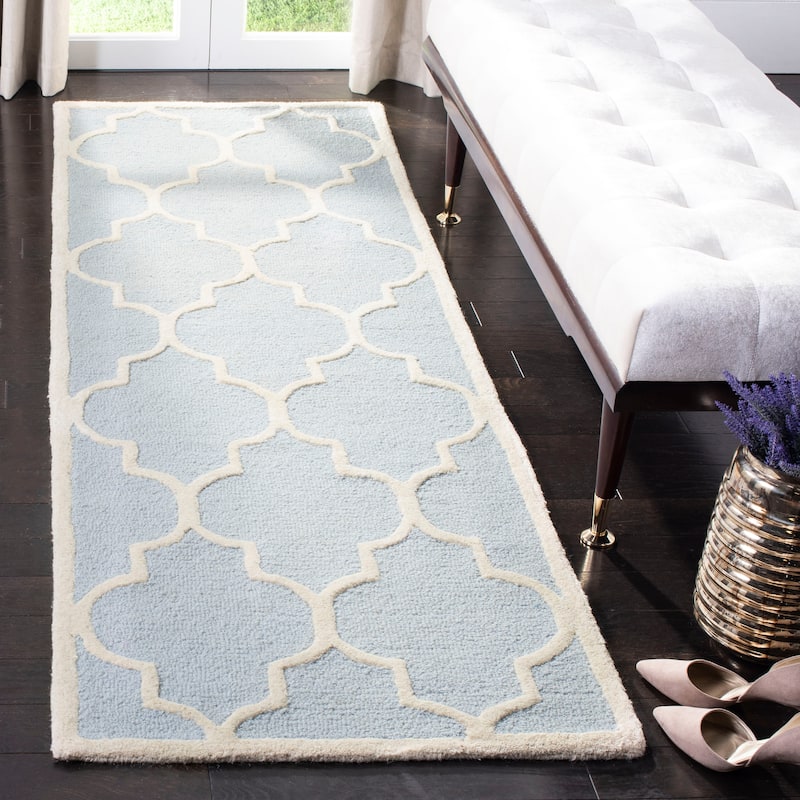 SAFAVIEH Handmade Cambridge Oddny Moroccan Trellis Wool Rug - 2'6" x 8' Runner - Light Blue/Ivory