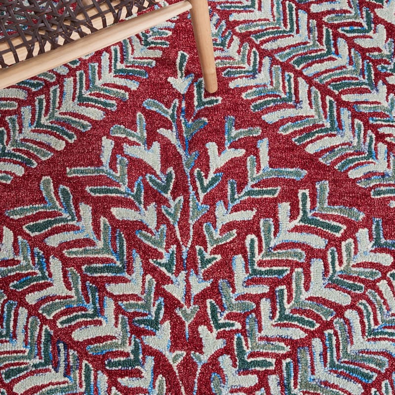 SAFAVIEH Handmade Capri Ilianka Wool Rug