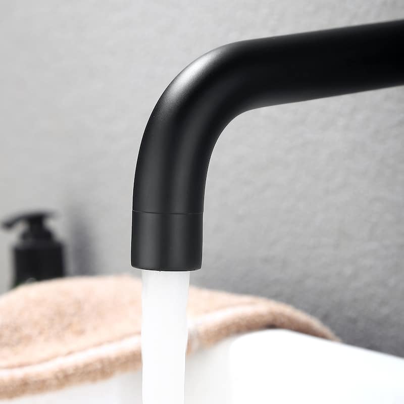 Single-Handle Wall Mount Bathroom Bathtub Faucet in Matte Black