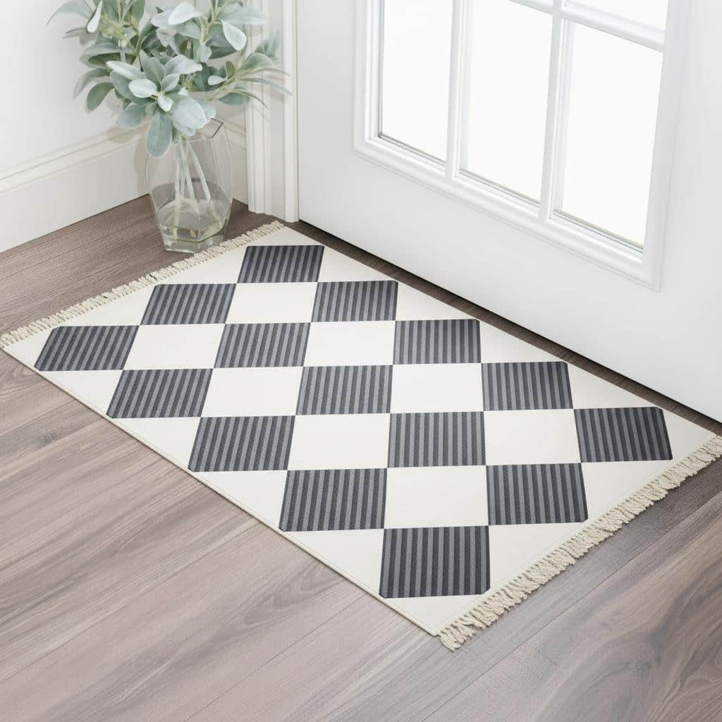 HomeRoots Geometric Modern, Contemporary Rectangle Area Rug - 3' X 5'