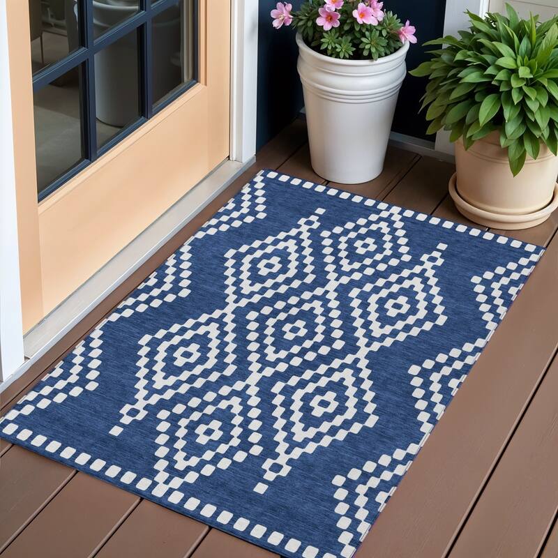 HomeRoots Geometric Transitional Rectangle Outdoor Rug - 3' x 5'