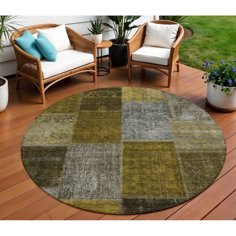 HomeRoots Patchwork Transitional Rectangle Outdoor Rug - 8' Round
