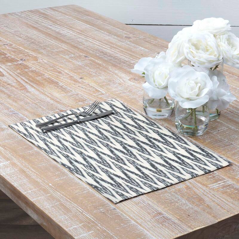 Alexis Placemat Set of 6 12x18 - Placemat 12x18 - Set of 6 - Placemat 12x18 - Parchment/Charcoal