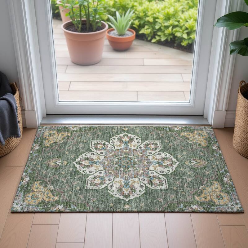 Machine Washable Indoor/Outdoor Traditional Heriz Chantille Rug