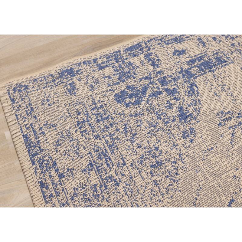 Jackson Collection - Beige/Blue Distressed Traditional Indoor/Outdoor Rug