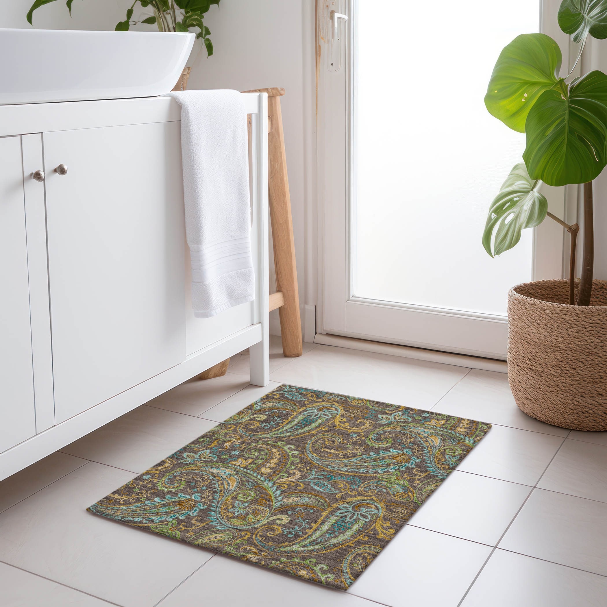 Machine Washable Indoor/ Outdoor Paisley Chantille Rug