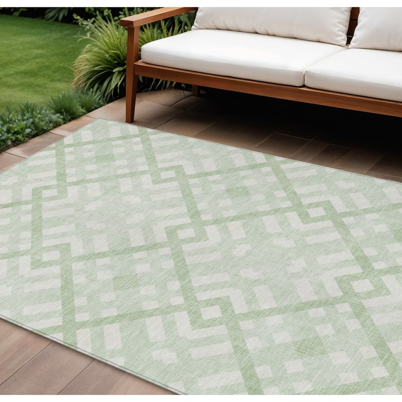 HomeRoots Geometric Transitional Rectangle Outdoor Rug - 8' X 10'