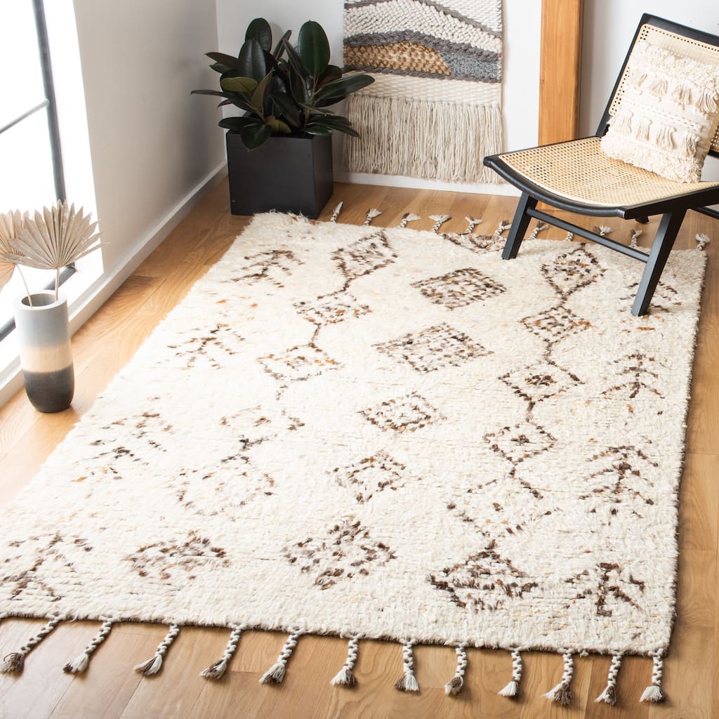 SAFAVIEH Hand-Knotted Kenya Noemi Moroccan Wool Tassel Rug