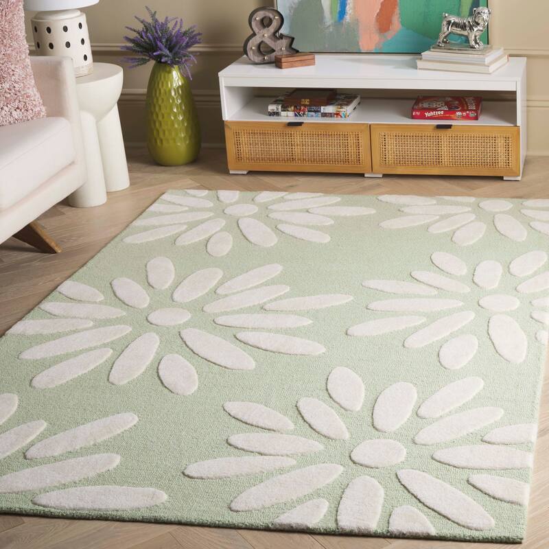 SAFAVIEH Handmade SAFAVIEH Coraima Fleurette & Tween Wool Rug - 5' x 7' - Sage/Ivory