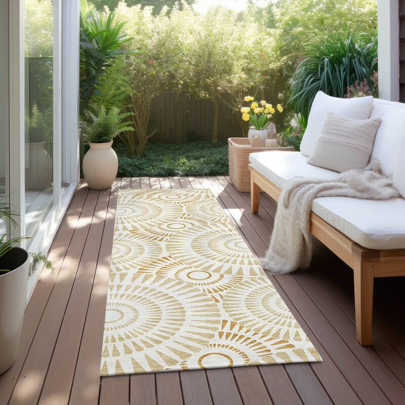 Machine Washable Indoor/ Outdoor Chantille Contemporary Burst Rug - Gold - 2'3" x 7'6"