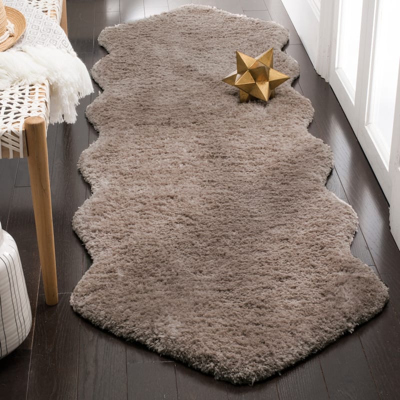 SAFAVIEH Handmade Sheep Shag Nurhayat Solid Rug - 2'3" x 8' Runner - Silver