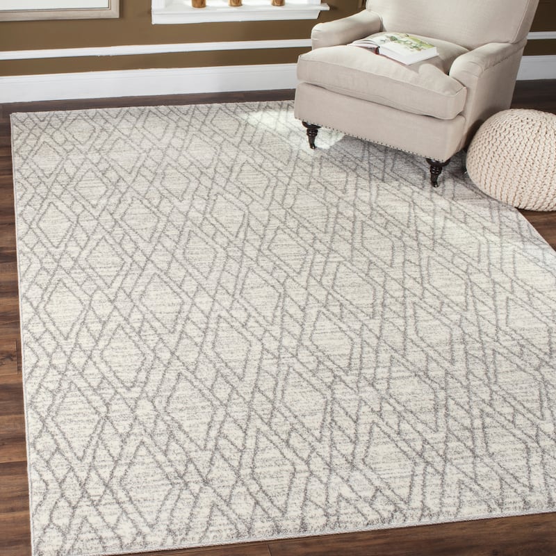 SAFAVIEH Tunisia Kira Southwestern Rug - 5'1" x 7'6" - Ivory/Light Grey