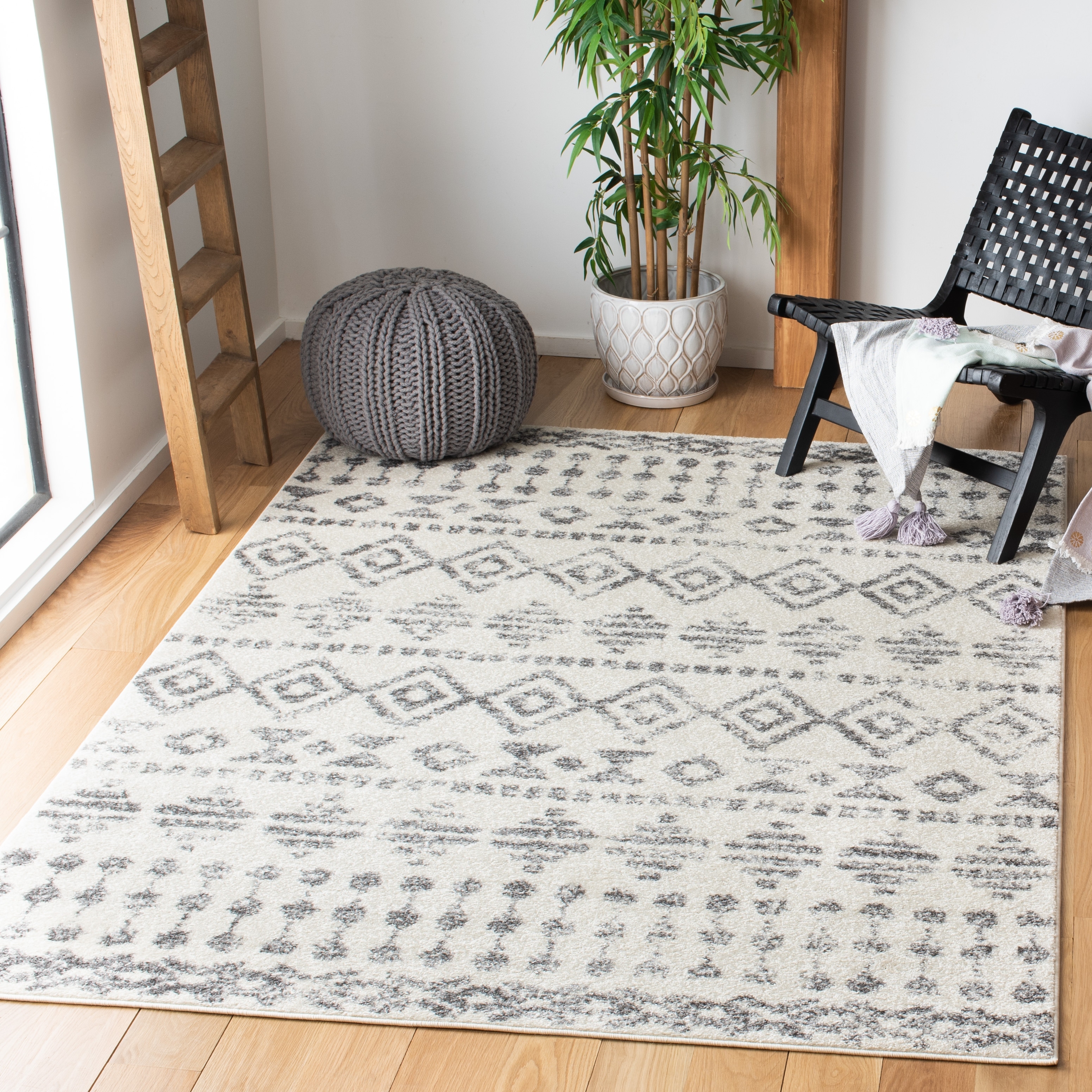 SAFAVIEH Tulum Ljuda Moroccan Boho Distressed Rug - Ivory/Grey - 5'5" x 7'7"
