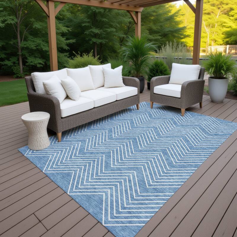 Machine Washable Indoor/ Outdoor Modern Chevron Chantille Rug