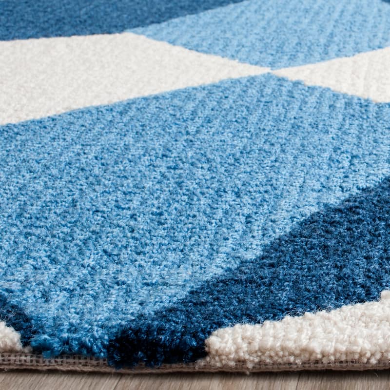 SAFAVIEH Handmade Four Seasons Sonnhild Floral Rug