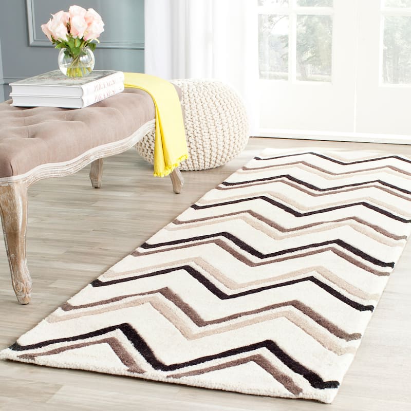 SAFAVIEH Handmade Cambridge Abbie Modern Moroccan Wool Rug - 2'6" x 8' Runner - Ivory/Black