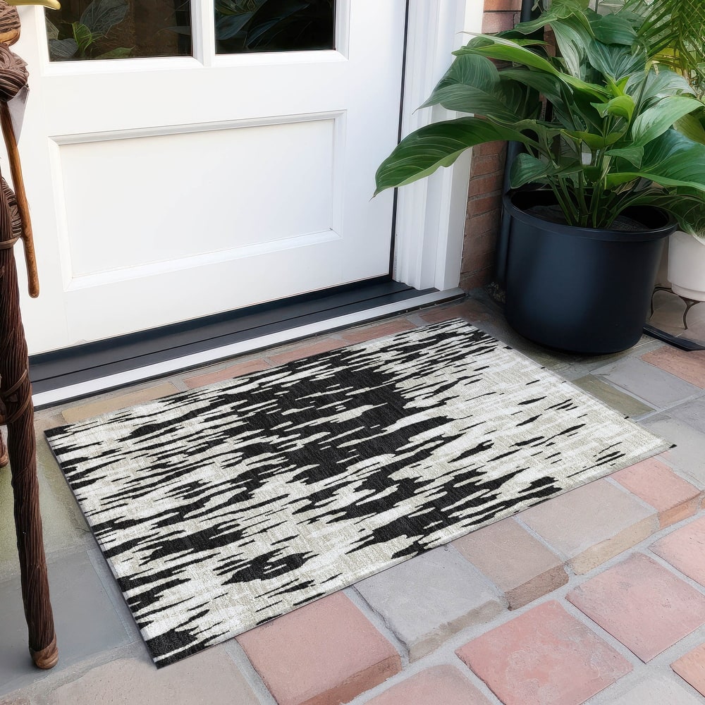 Machine Washable Indoor/ Outdoor Abstract Chantille Rug