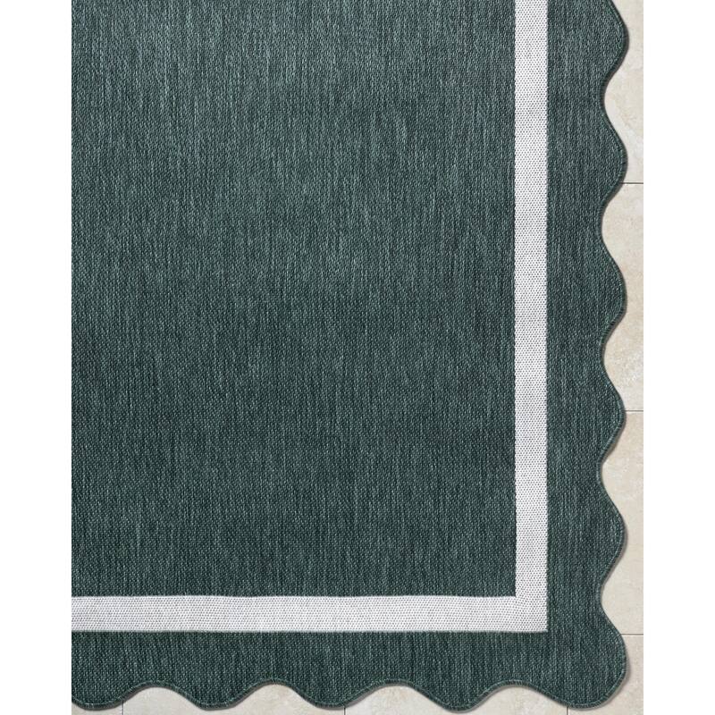 Livabliss Miami Beach Traditional Indoor / Outdoor Area Rug