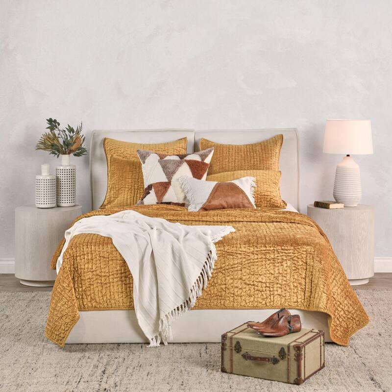 Dimitry 100% Rayon Velvet Quilt by Kosas Home