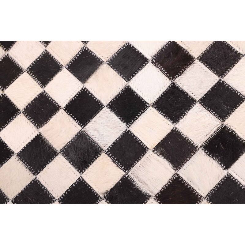 ECARPETGALLERY Handmade Cowhide Patchwork Black, Cream Leather Rug - 5'1 x 5'1